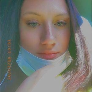 Meet your Posher, Leah